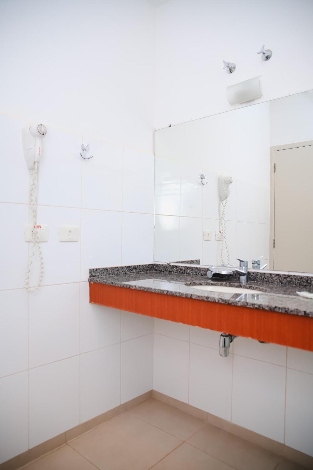 Hotel Agua Das Araras Paraguacu Paulista Rum bild