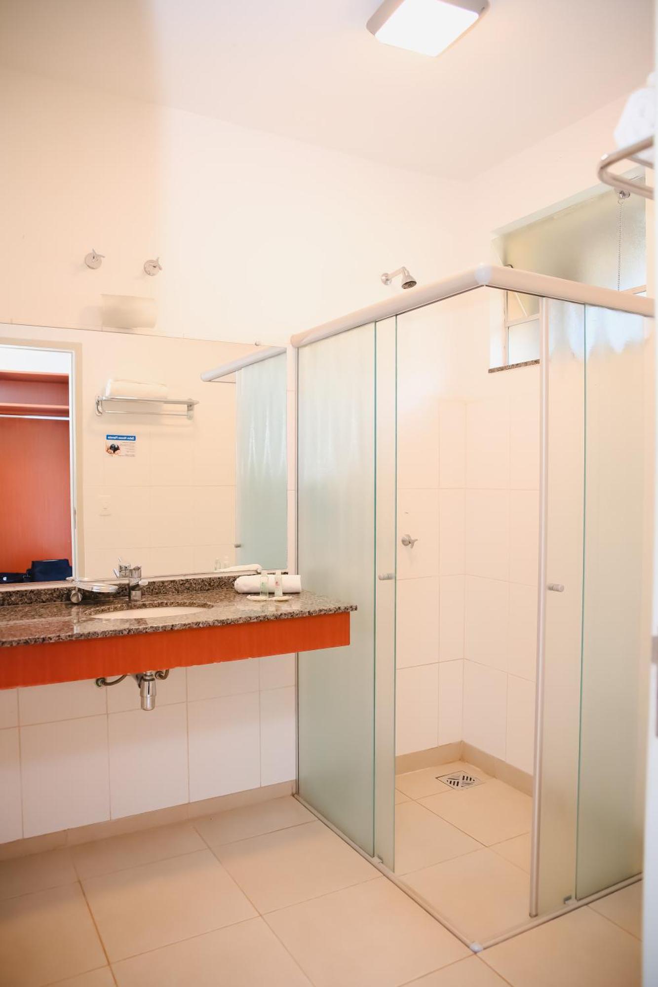 Hotel Agua Das Araras Paraguacu Paulista Exteriör bild